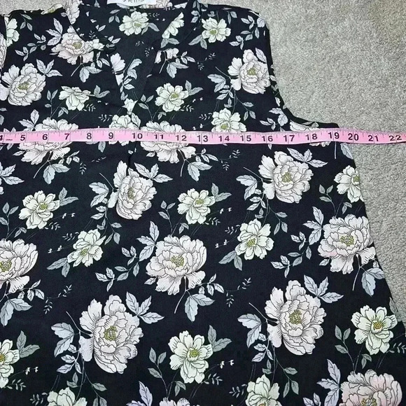 Lyking Women’s Sleeveless Black Floral Blouse Size Medium - Picture 5 of 6